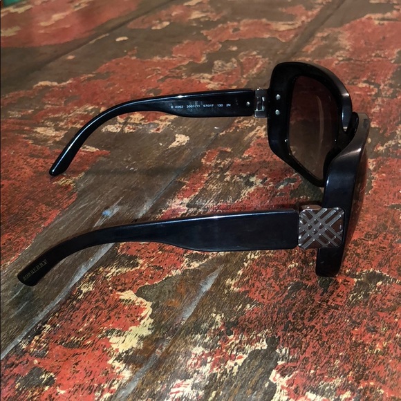 Burberry sunglasses - Picture 3 of 5